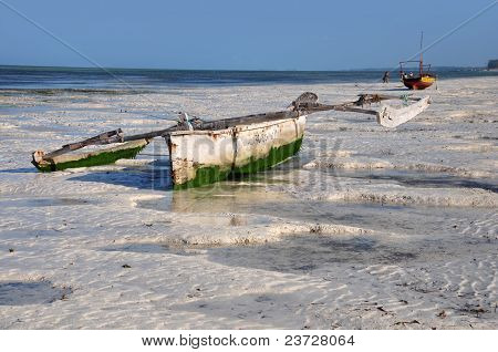 łodzie na plaży Zanzibar