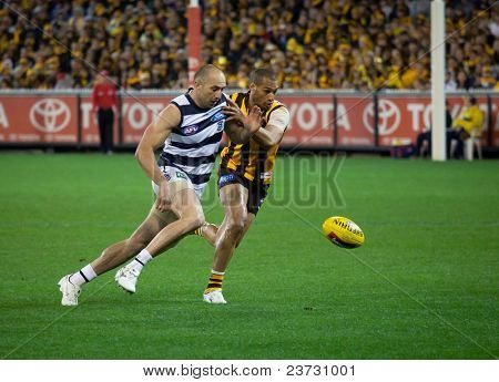 MELBOURNE - 9. září: James Podsiadly (L) v akci v Geelong vítězství nad hloh - 9. září