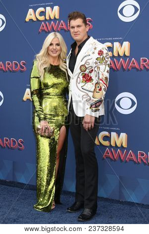 LAS VEGAS - APR 15:  Summerfawn Duncan, , Jon Pardi at the Academy of Country Music Awards 2018 at MGM Grand Garden Arena on April 15, 2018 in Las Vegas, NV