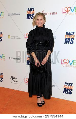 LOS ANGELES - APR 20:  Maureen McCormick at the 25th Annual Race To Erase MS Gala on the Beverly Hilton Hotel on April 20, 2018 in Beverly Hills, CA