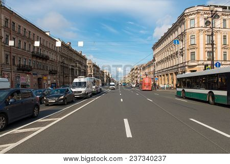 Russia, Saint Petersburg - August 18, 2017: The Area Of The City. View Of Nevsky Prospekt From Vosst