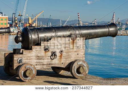 Ancient Naval Cannon (1819) In The Port Of La Spezia - Liguria - Italy - Europe