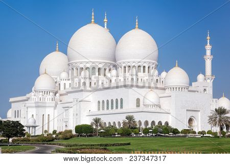 Sheikh Zayed Grand Mosque With In Abu-dhabi, United Arab Emirates