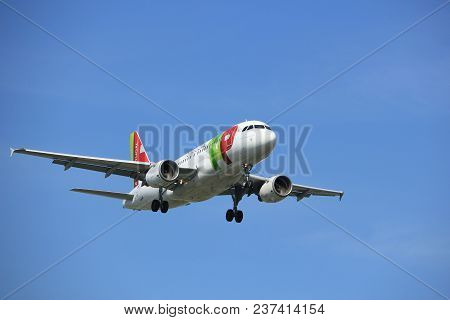 Amsterdam The Netherlands - April, 19th 2018: Cs-ttd Tap - Air Portugal Airbus A319-100 On Final App