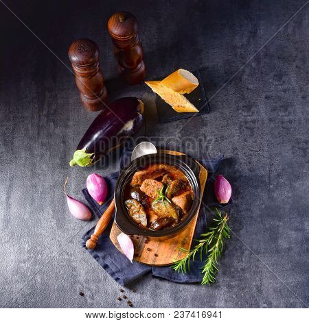Eggplant Casserole - (melitzanes Me Kreas Sti Katsarola)