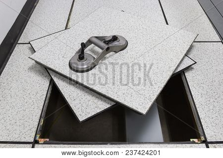 Suction Lifter - Tool Platform - The Open Floor In Server Room Raised Floor Tile Lifter