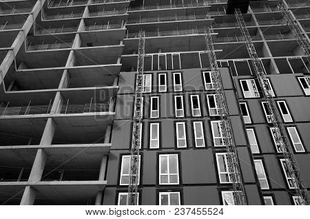 Bracknell, England - April 23, 2018: Black And White, Wide Angle View Looking Up At An Apartment Blo