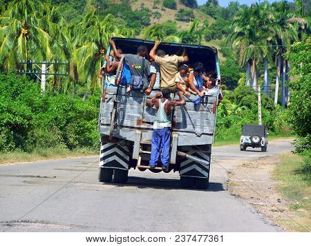 Granma, Cuba - Januari 15, 2004: Public Transportation On A Highway In Cuba.