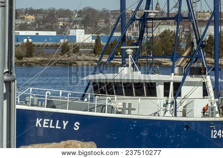 New Bedford, Massachusetts, Usa - April 23, 2018: Fishing Vessel Kelly S Entering The Passage Throug