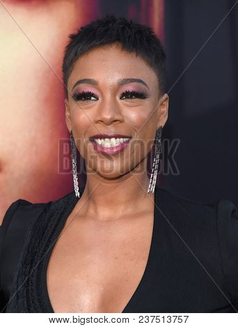 LOS ANGELES - APR 19:  Samira Wiley arrives to Hulu's Season 2 premiere of 