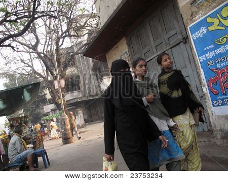 Straten van Kolkata. Islamitische vrouw In burka