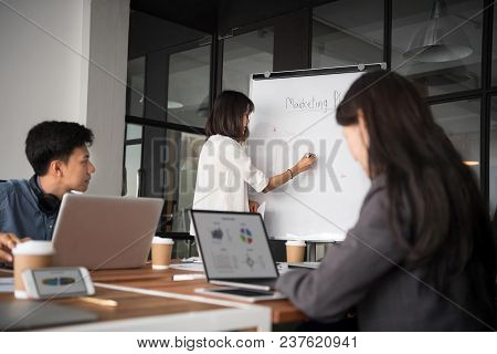 Group Of Young Modern People In Casual Wear Planning Business Strategy. Business Team Analyzing Inco