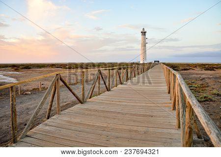 Photo Picture Of A Countryside Desert Dirt Path