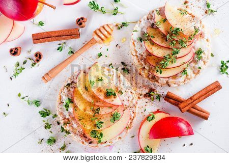 Crisp Bread Snack With Apple Slices, Cinnamon, Greek Youghurt, Honey And Fresh Thyme. Easy Breakfast
