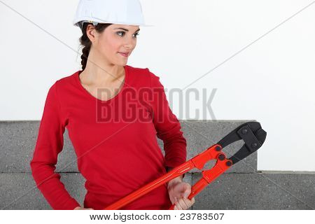 Pracownik budowlany kobieta z boltcutters