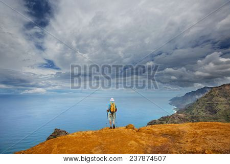 Hike in Na Pali coast in Kauai icland, Hawaii