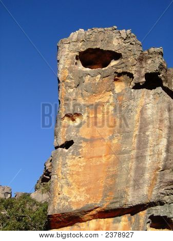 Volto nella roccia