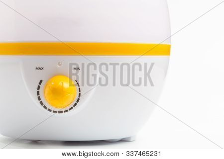 Air Humidifier. The Unique Design Quickly And Effectively Eliminates Dry Air, Providing An Optimal L