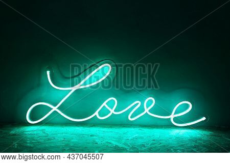 Green Neon Sign Love. Trendy Style. Neon Sign. Custom Neon. Home Decor.