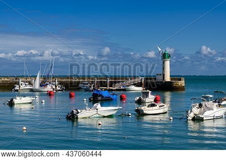 View On The Phare De La Flotte And Some Boats On The Sea From The Beach Plage De L' Arnérault On A S