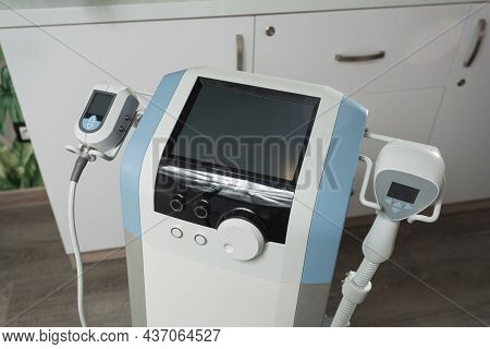 Close-up Photo Of The Device Simultaneously Combine Radio Frequency And Ultrasound To Tighten Skin