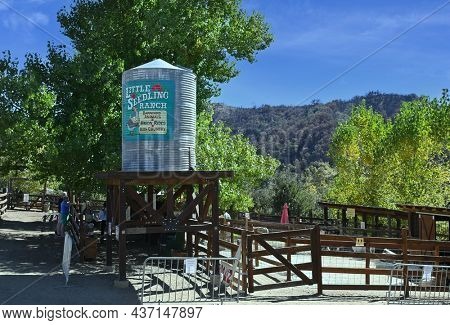 OAK GLEN, CALIFORNIA - 10 OCT 2021: Little Seedling Ranch and Livery. at Los Rios Rancho, Southern Californiaâs largest Apple Farm.