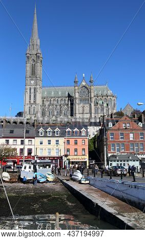 Cobh, Ireland - Oct 14, 2018: Cityscape And Harbour On Oct 14, 2018 In Cobh, Ireland. Cobh Was Forme