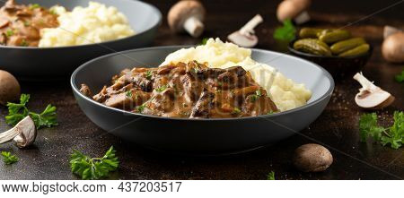 Beef Stroganoff With Mushrooms And Mashed Potatoes.