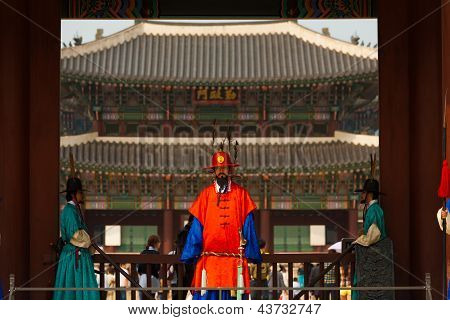 Gyeongbokgung Palace sisäänkäynti punakaartin Close