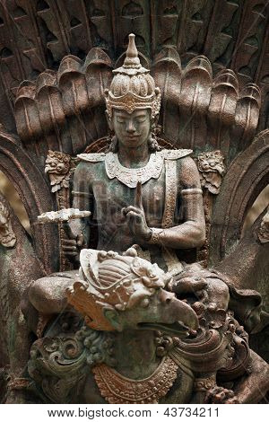 รูปปั้นของพระอิศวรใน Garuda บาหลี อินโดนีเซีย