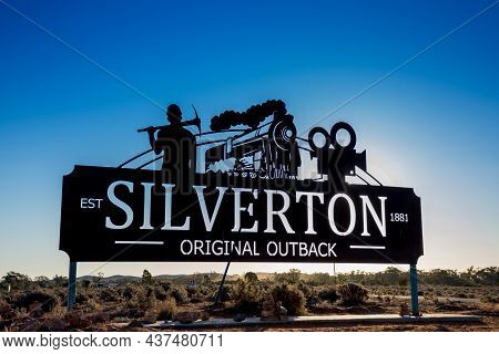 Silverton, Australia 2018-07-11 Welcome Road Sign On Entrance To Historical Town Of Silverton Locate