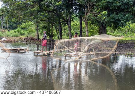 South 24 Pargana West Bengal India On 16th August 2021:in The Rural Areas Of South 24 Parganas, Fish