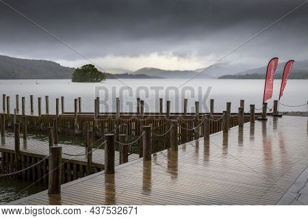 Editorial Windermere, Uk - September 24th, 2021: A Rainy Day At Lake Windermere, A Large Lake In The
