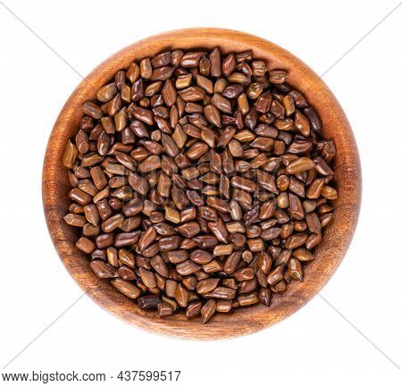Cassia Tora Beans In Wooden Bowl, Isolated On White Background. Sicklepod Or Senna Obtusifolia. Clip
