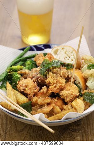 Taiwanese popcorn chicken with fried basil, and you can usually choose other ingredients to get deep fried, and mixed together, like garlic, basil, broccoli, green beans etc.