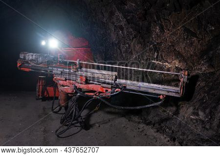 Underground Mining Driller Rock Tunnel Gold Geology