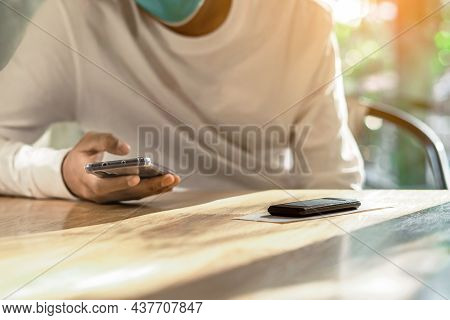 Queue Wireless Calling System Restaurant Or Pager Customers System With Invoice On Table With Blur I