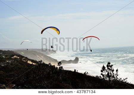 대서양 위에 패러글라이딩