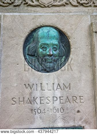 Evanston, Il, May 22, 2021, Northwestern University William Shakespeare Memorial Tribune Statue At T