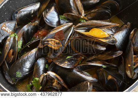 Steamed Mussels With Pepper Or Impepata Di Cozze