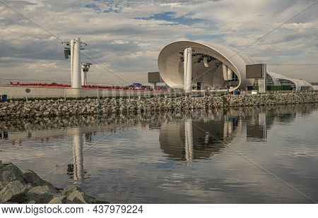 San Diego, California, Usa - October 4, 2021: The White Rady Shell Concert Venue At Jacobs Park Refl