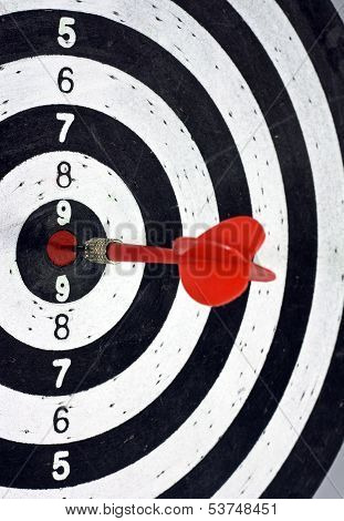 dart in centre