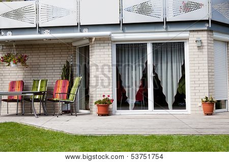 Beautiful Front Yard Of A Stylish Home