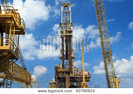 Derrick Of Tender Drilling Oil Rig (barge Oil Rig) On The Production Platform