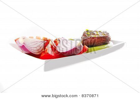 Carne asada servida en blanco