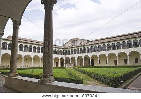 วิหารคดของโบสถ์ St. โดเม็นนิโค เปรู Umbria