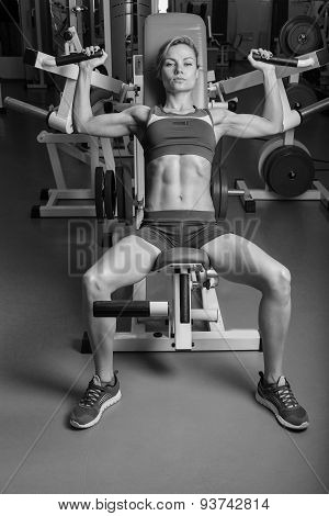 Sport blonde. Beautiful strong girl. Bodyfitness, women's fitness.