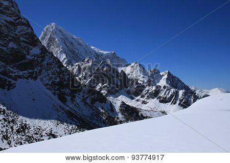 Cholatse Scene On The Way To Cho La Pass