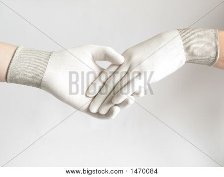 Uomo e donna le mani con guanti