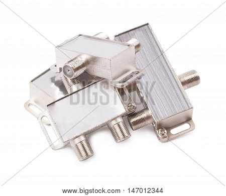 Splitter for an antenna cable isolated s